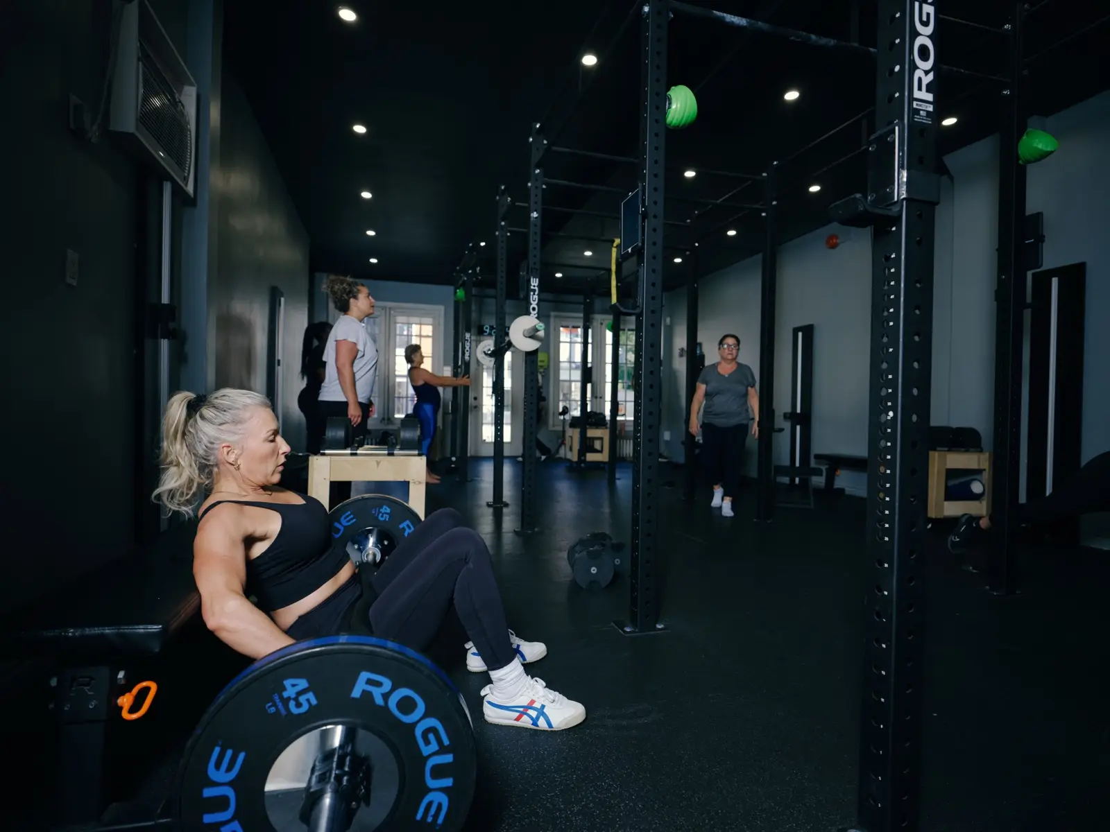 Thrive Fit: a member training on the bench with a coach nearby